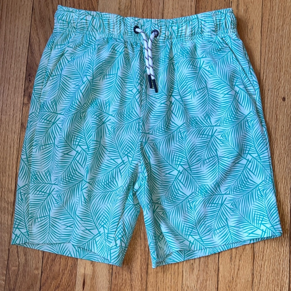 Vineyard vines  performance boys shorts medium nwot  medium (12/14)